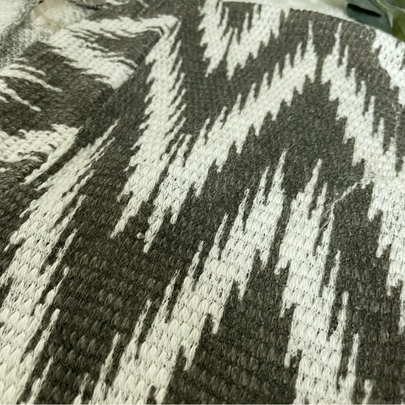Eyeshadow Open Front Gray and White Abstract Print Textured Sweater - Picture 14 of 15